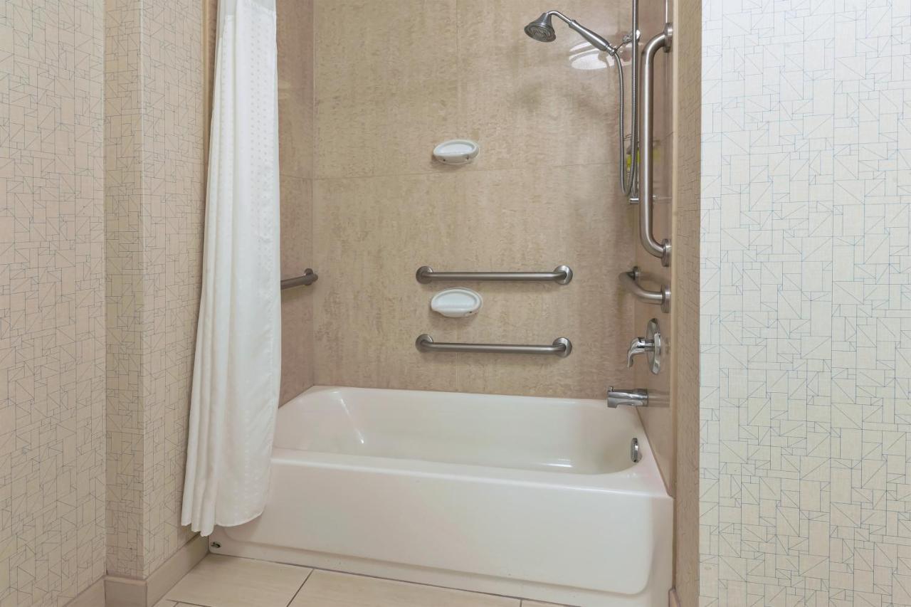 Holiday Inn Express Hotel & Suites Warminster-Horsham By Ihg Habitación foto